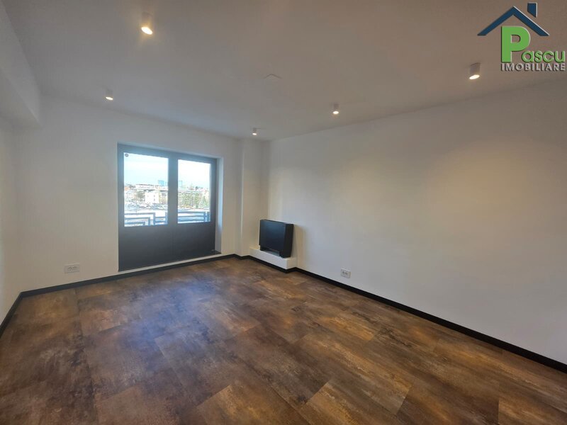 Piata Victoriei, Spatiu de birouri 5 camere, semi-decomandat, 152 mpu