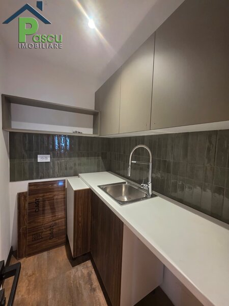 Piata Victoriei, Spatiu de birouri 5 camere, semi-decomandat, 152 mpu